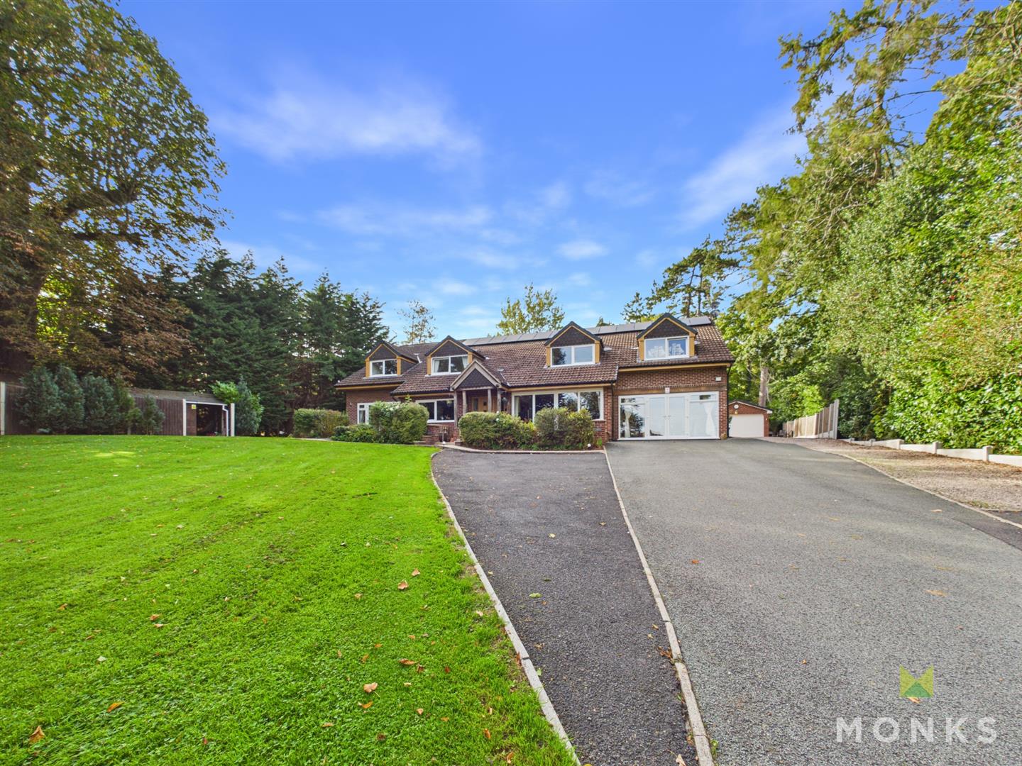 Everglades Brynhafod Lane, Oswestry, SY11 1SH For Sale